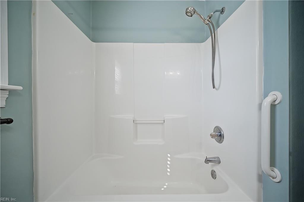106 Elizabeth Cir Property Photo 14