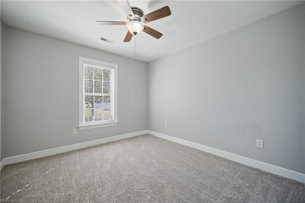 106 Elizabeth Cir Property Photo 16