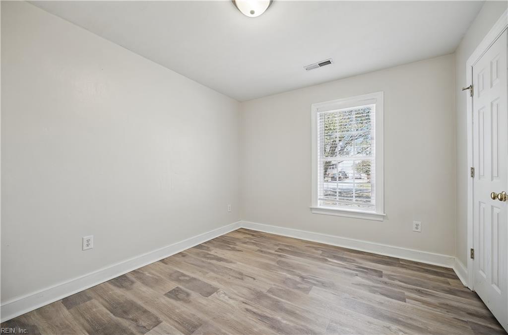106 Elizabeth Cir Property Photo 17