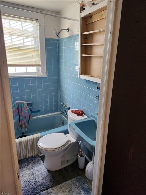 735 Flanders Cir Property Photo 4