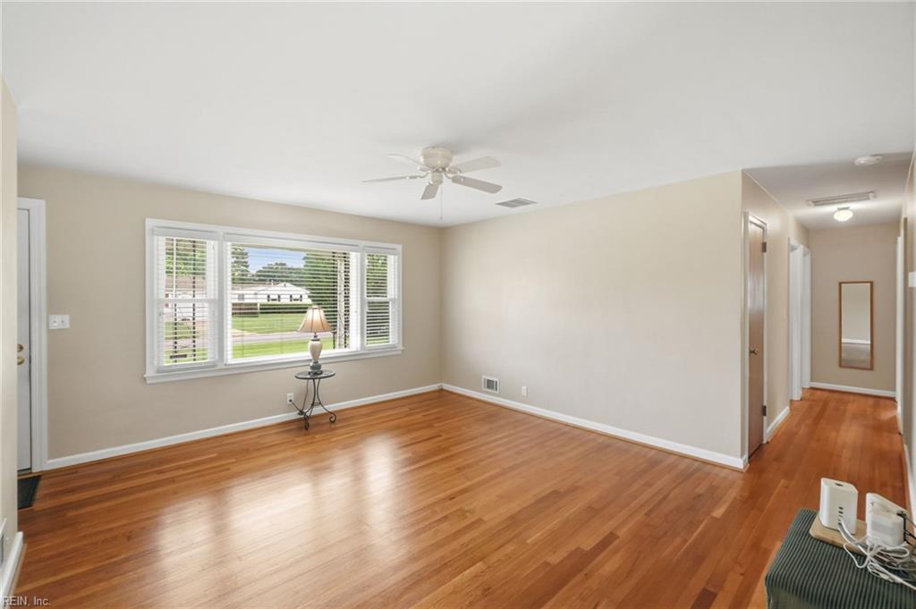 5445 Shadowwood Dr Property Photo 8