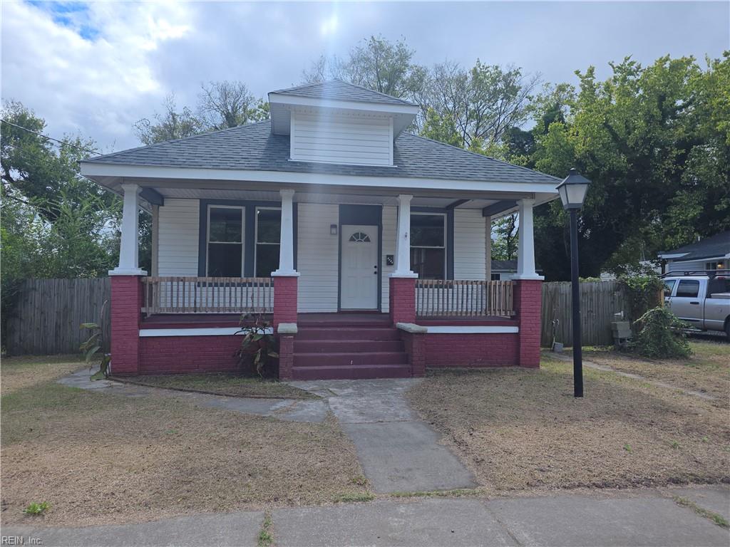 1415 Summit Ave Property Photo 1