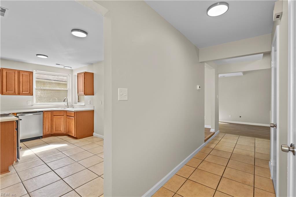 5112 Earlston Ln Property Photo 4
