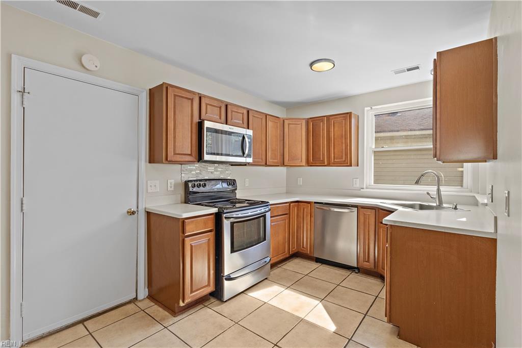 5112 Earlston Ln Property Photo 6