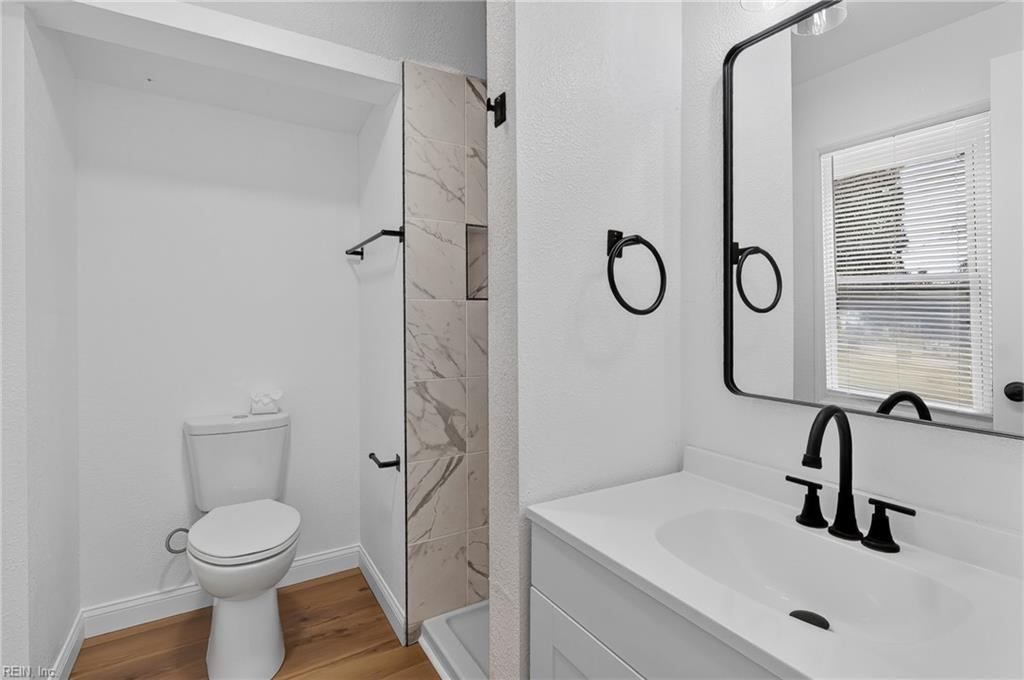 3311 Sewells Point Rd Property Photo 14