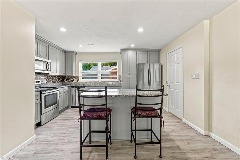 9422 Beach View St Property Photo 5