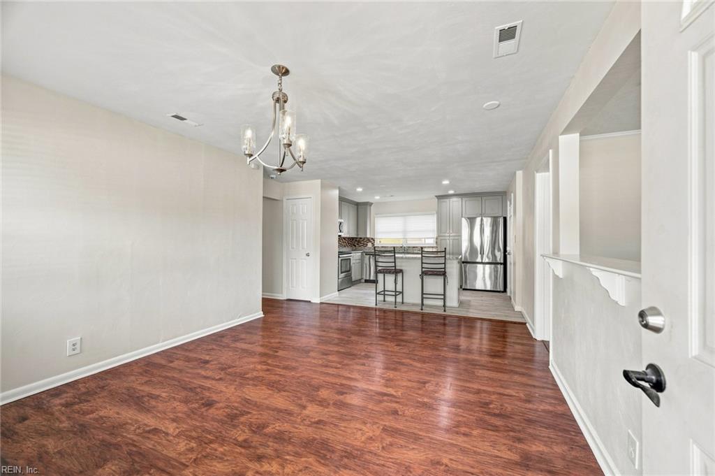 9422 Beach View St Property Photo 7