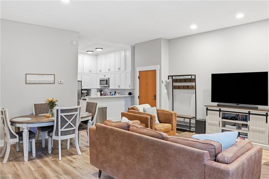696 Mowbray Arch Property Photo 4