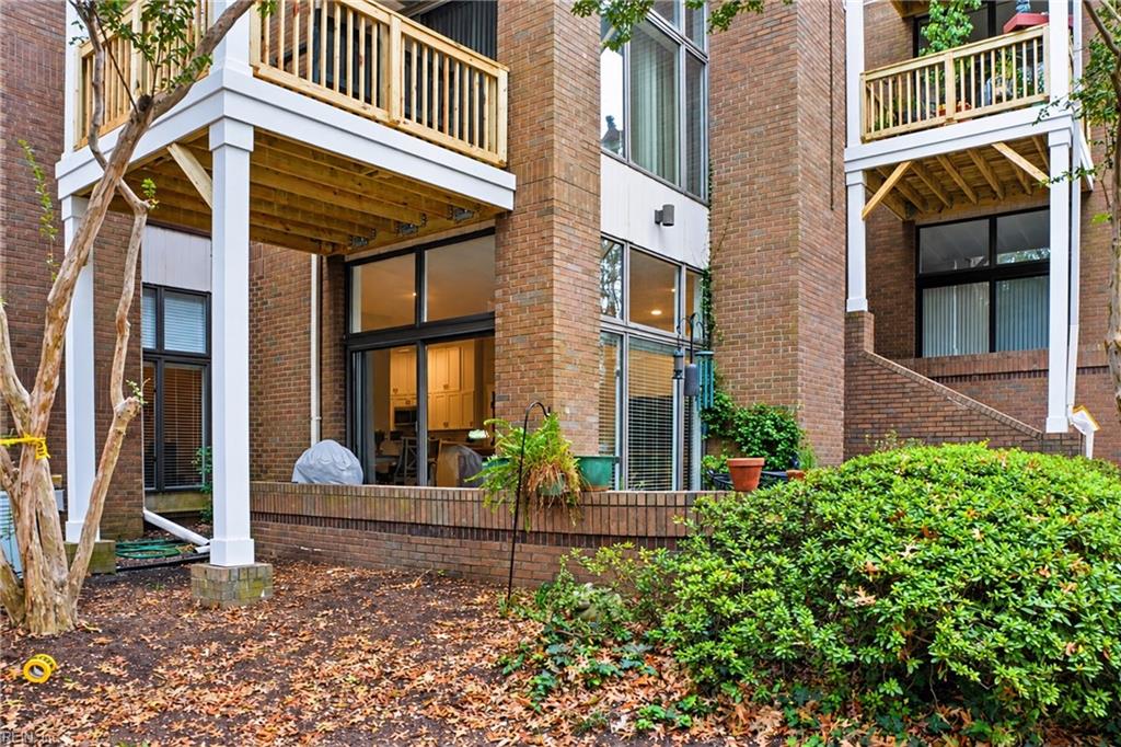 696 Mowbray Arch Property Photo 30