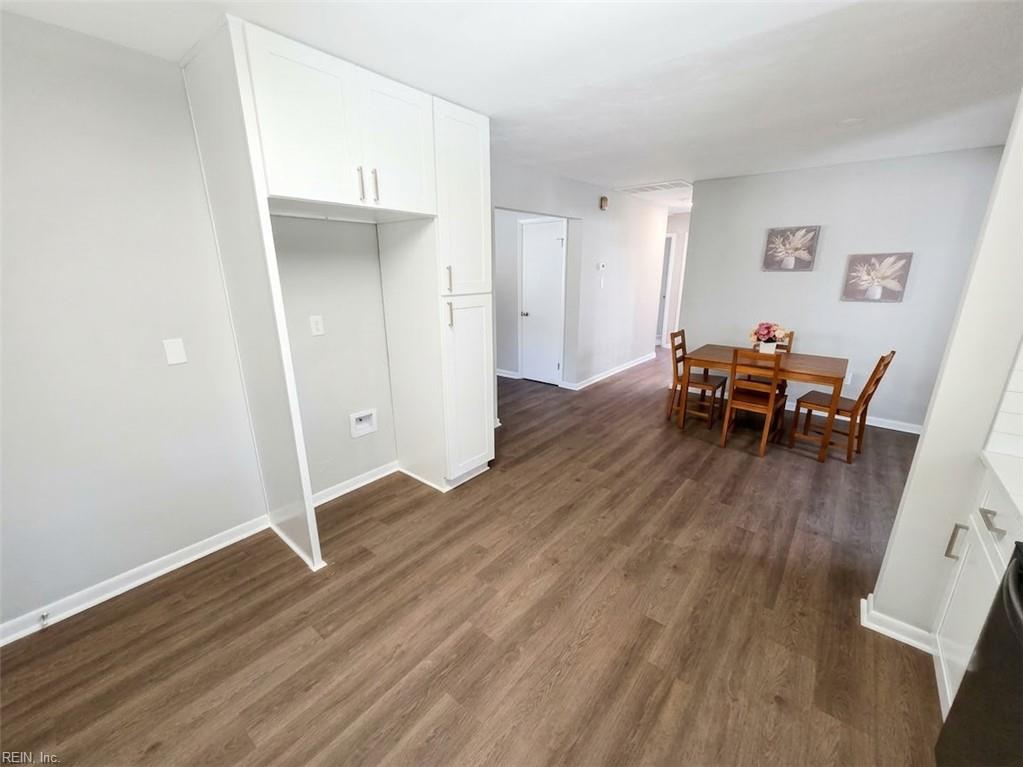 3237 Silina Dr Property Photo 7