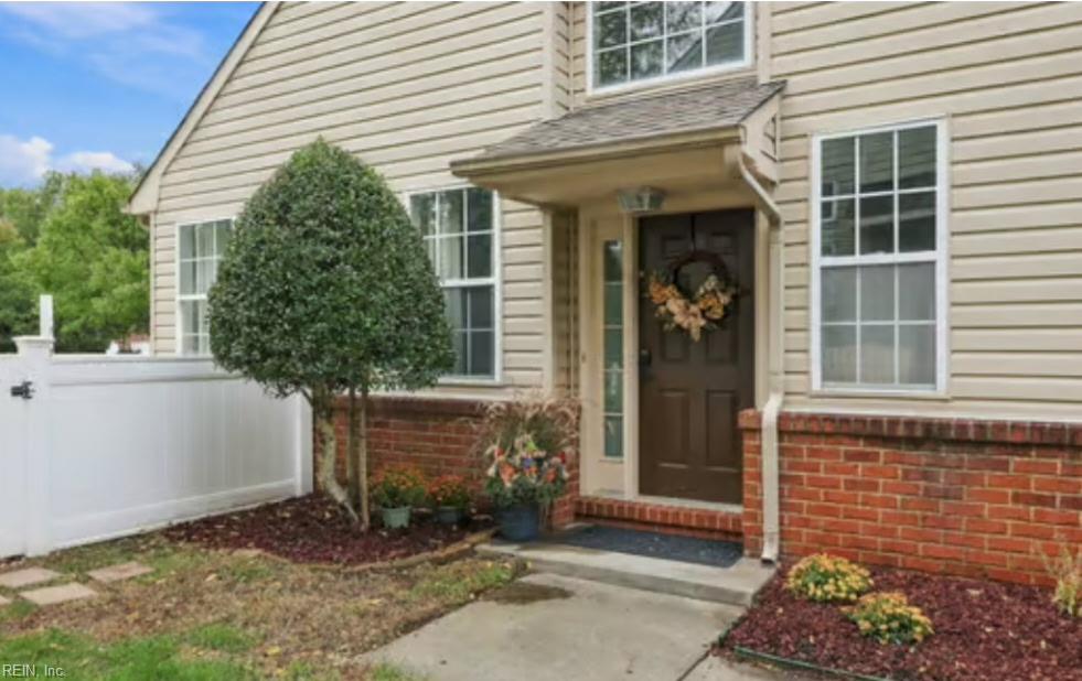 1037 Legends Way Property Photo 3