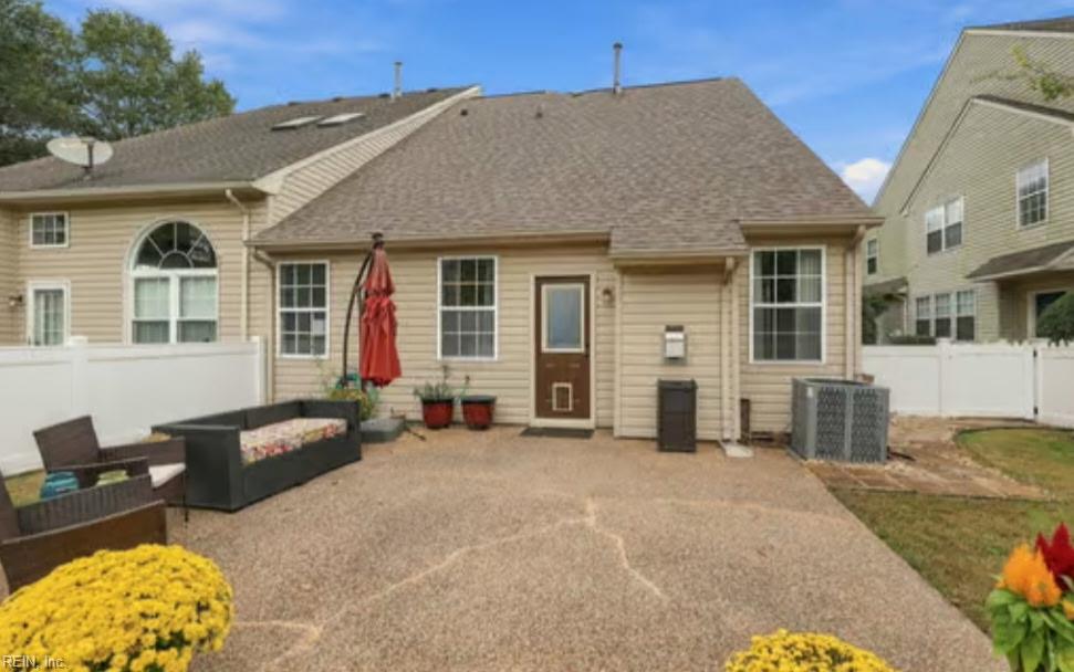 1037 Legends Way Property Photo 5
