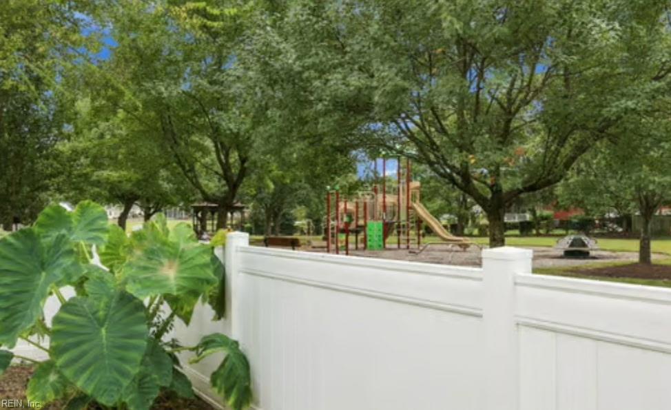 1037 Legends Way Property Photo 7