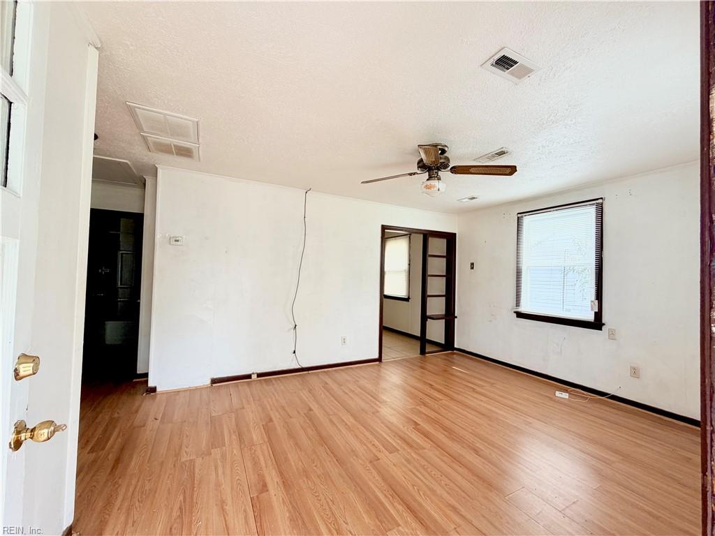 6 Crestwood Cir Property Photo 2
