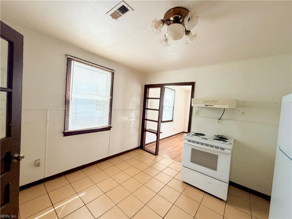 6 Crestwood Cir Property Photo 5