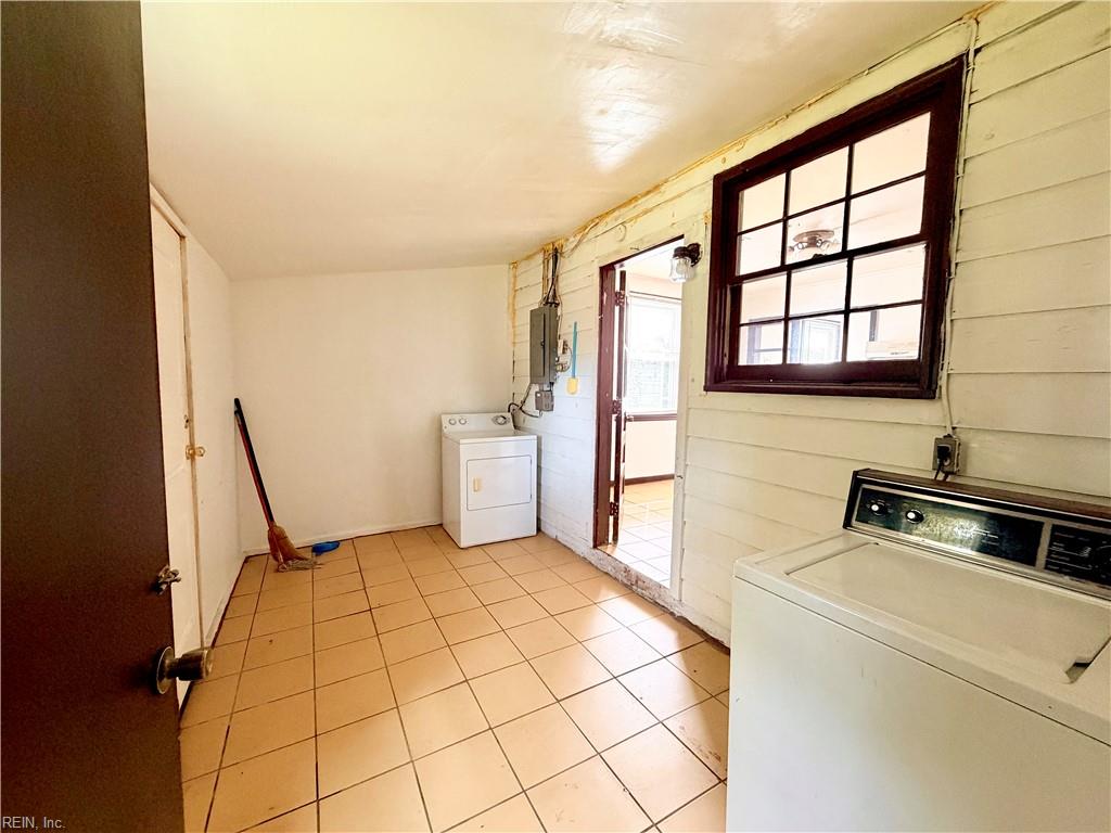 6 Crestwood Cir Property Photo 6