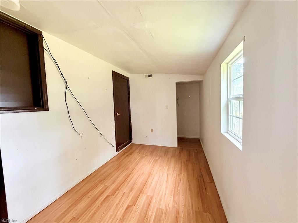 6 Crestwood Cir Property Photo 8