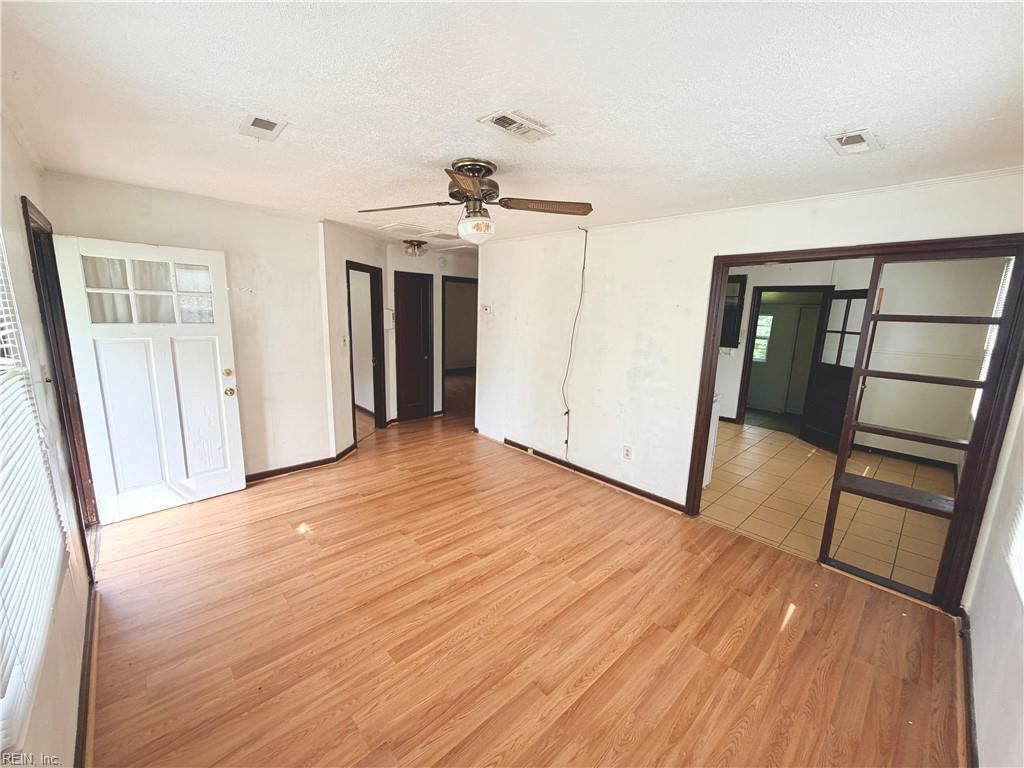 6 Crestwood Cir Property Photo 9