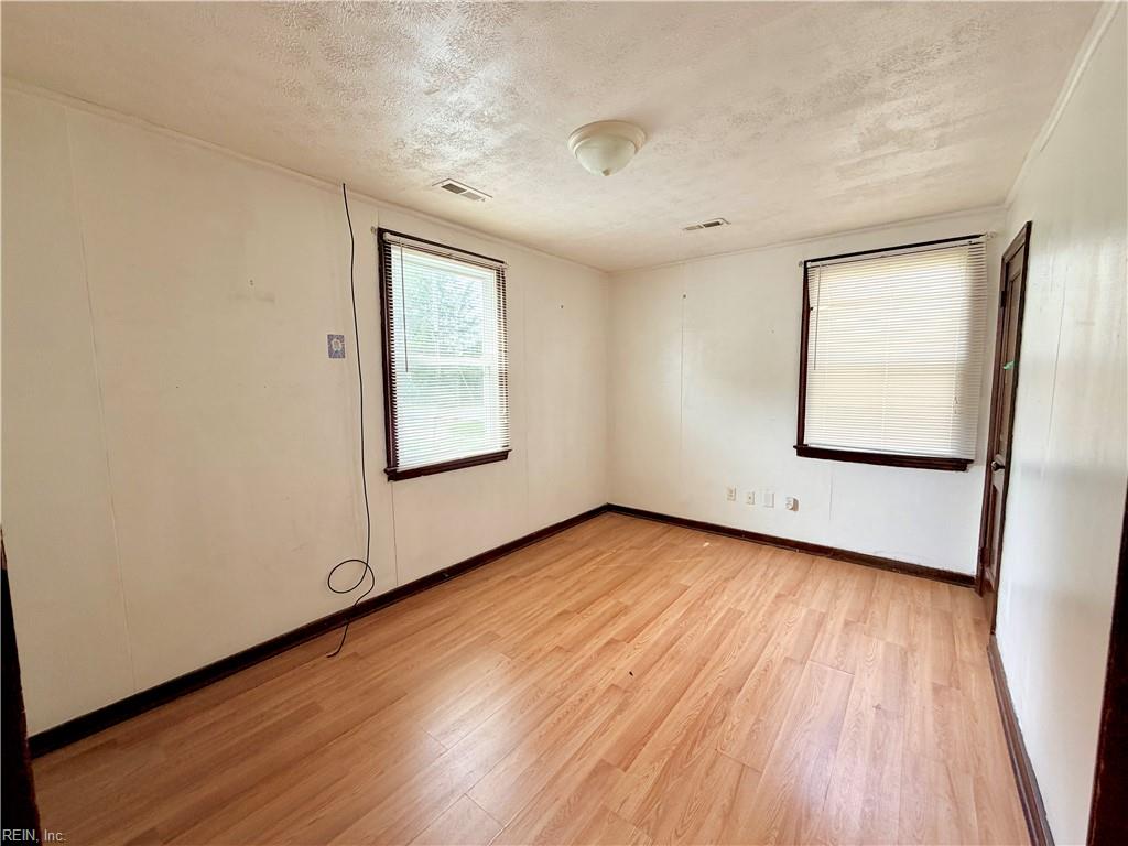 6 Crestwood Cir Property Photo 10