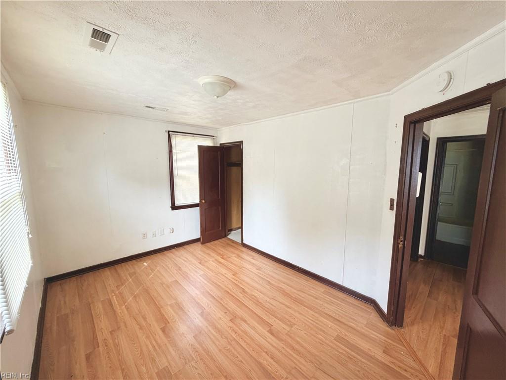 6 Crestwood Cir Property Photo 11