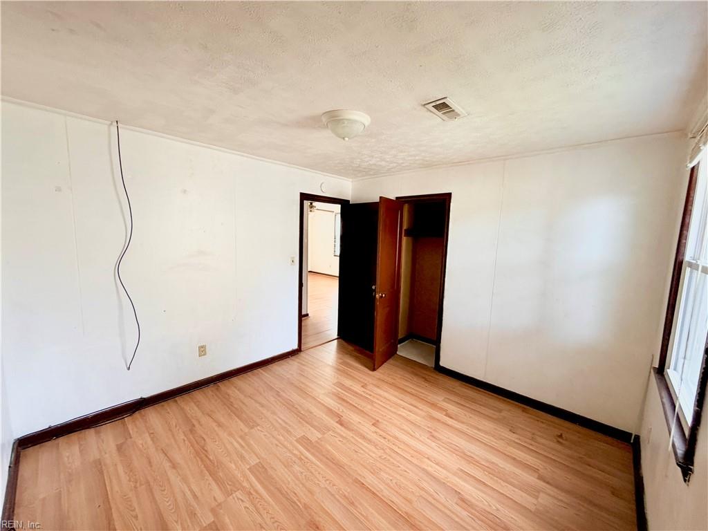 6 Crestwood Cir Property Photo 13