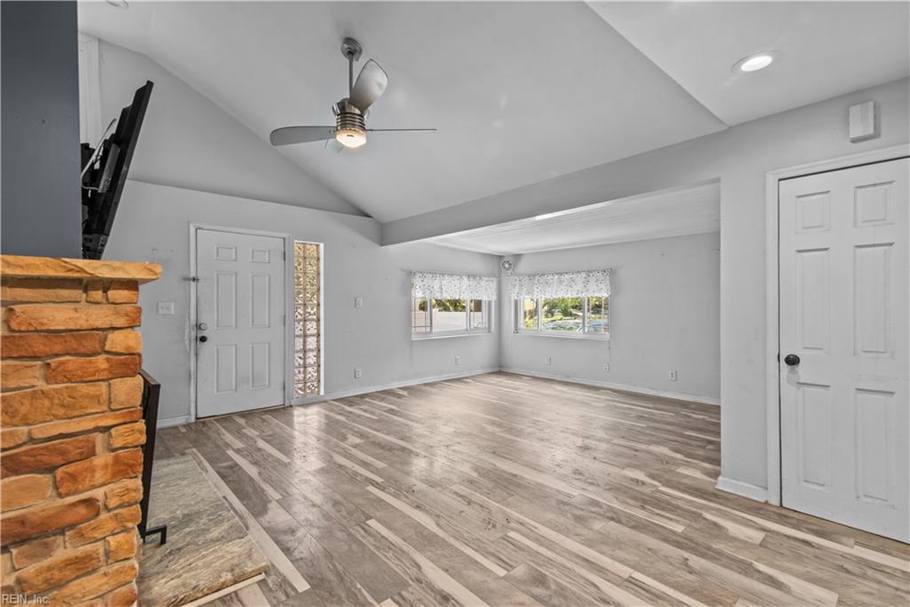 856 Little Bay Ave Property Photo 3