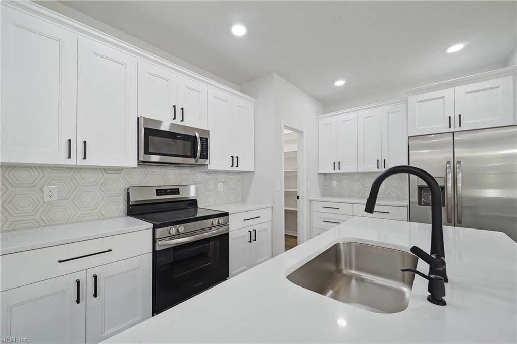 7163 Pattersons View Ln Property Photo 3
