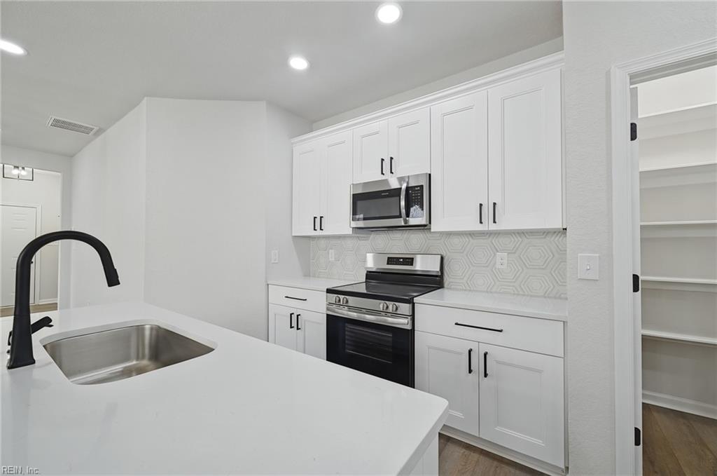 7163 Pattersons View Ln Property Photo 4