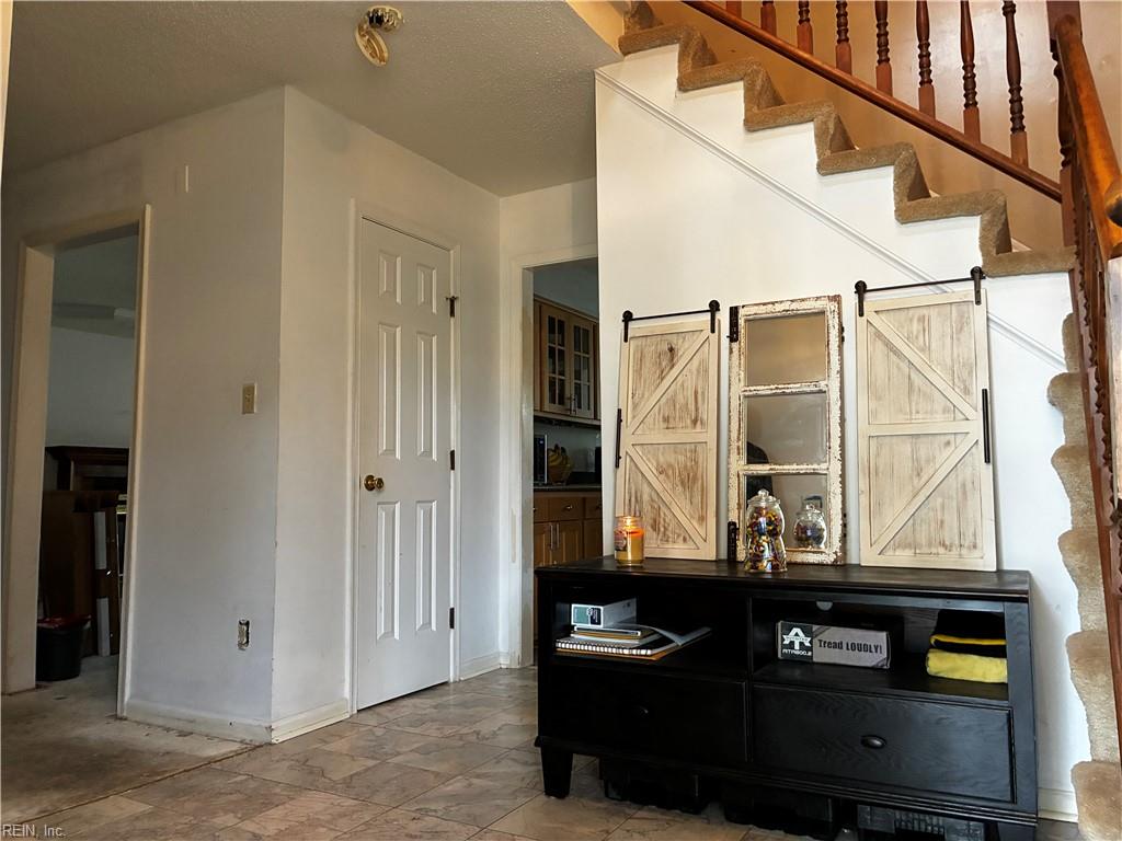 1800 Winter Wheat Ct Property Photo 2