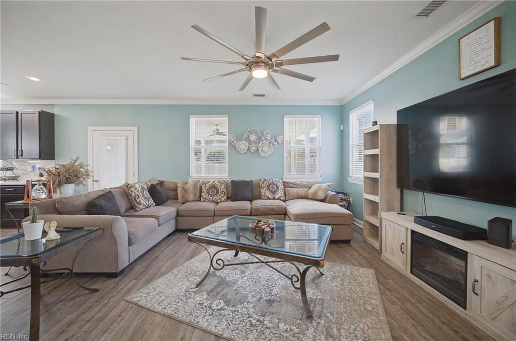 660 Middleton Way Property Photo 8