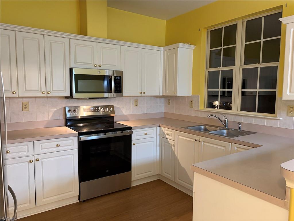 253 Lane Cres Property Photo 2