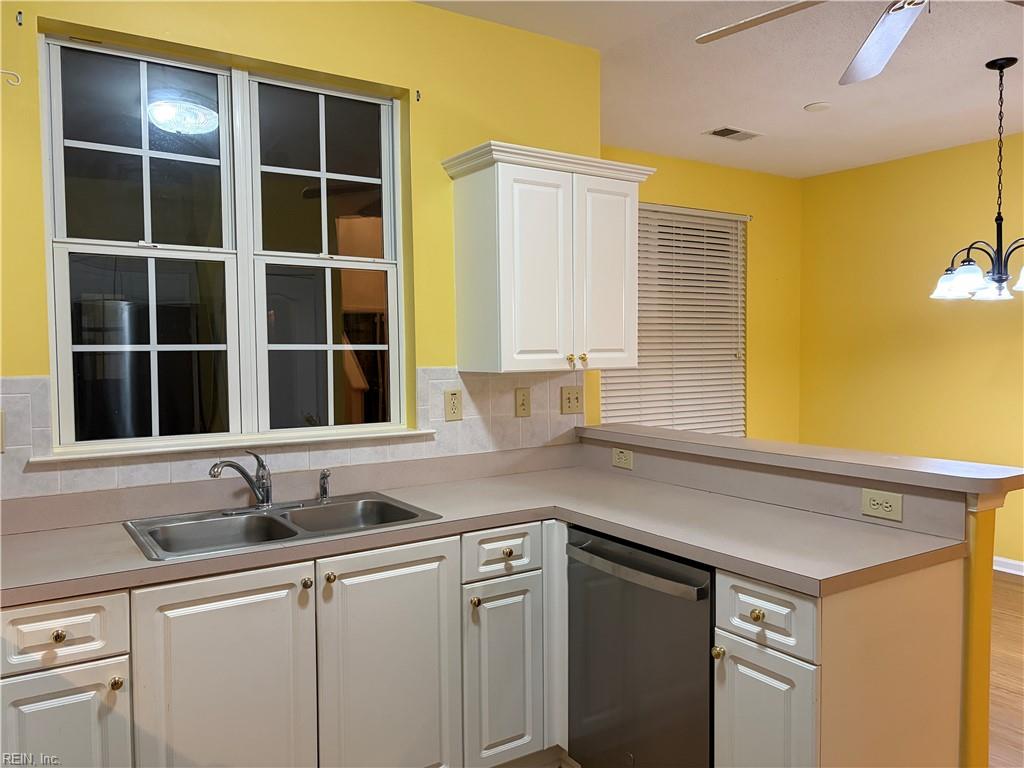 253 Lane Cres Property Photo 3
