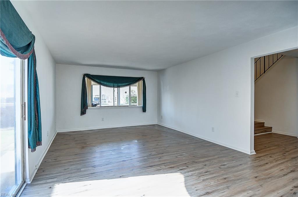 1244 Ginger Cres Property Photo 5