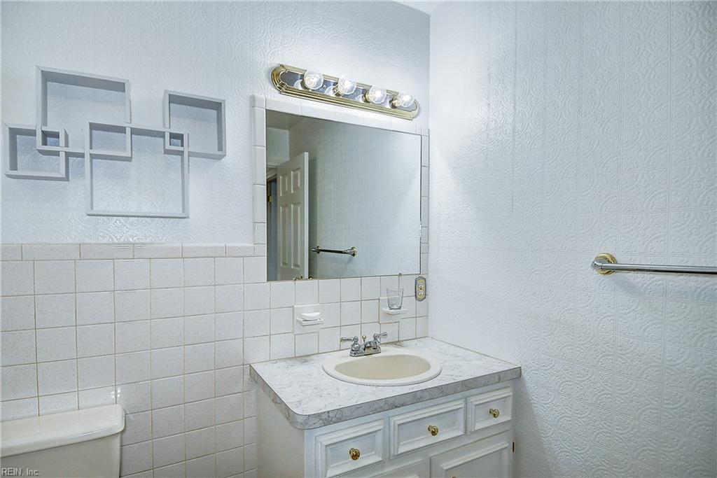1244 Ginger Cres Property Photo 36