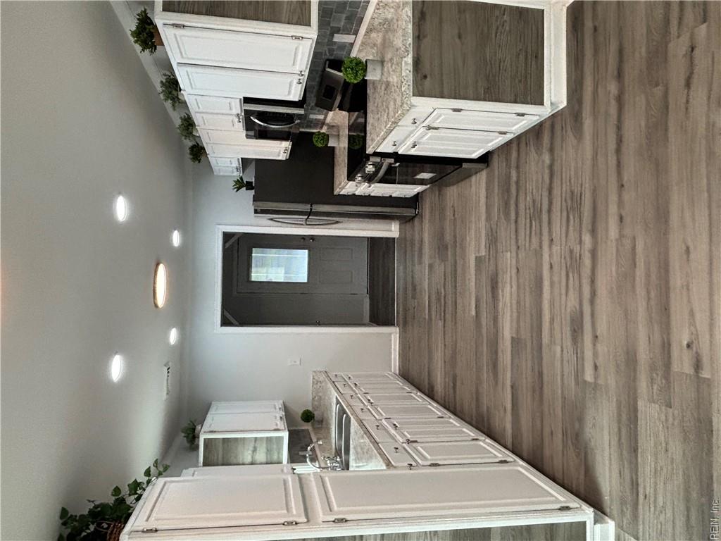 726 Bolling St Property Photo 4
