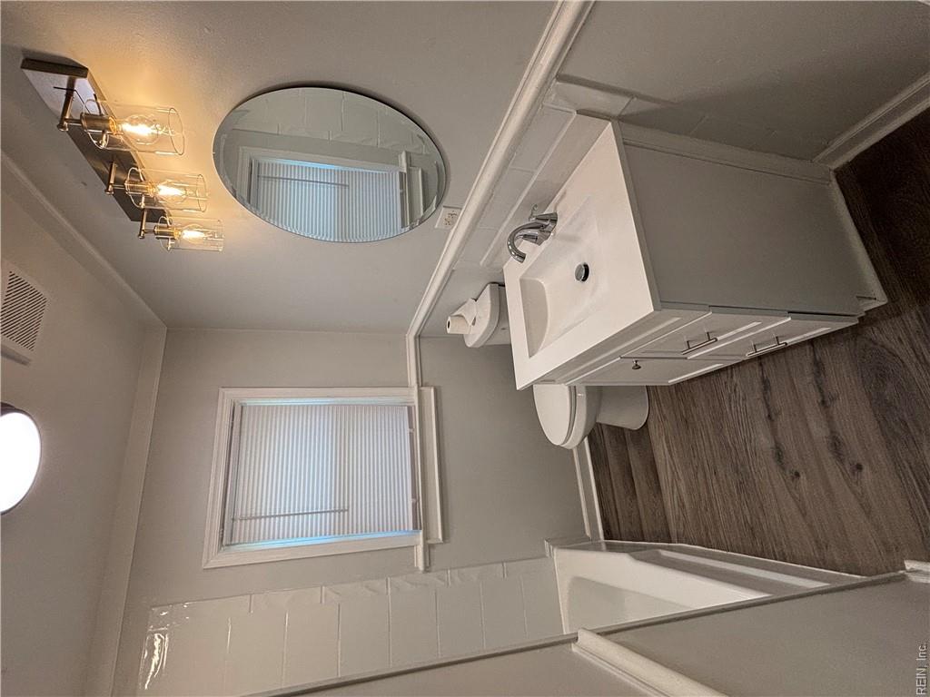 726 Bolling St Property Photo 8