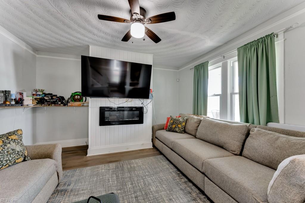 2406 Hale St Property Photo 4