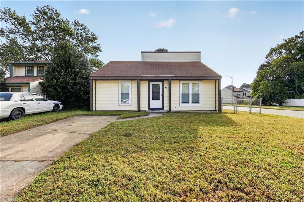 3841 Peachtree Ln E Property Photo 1