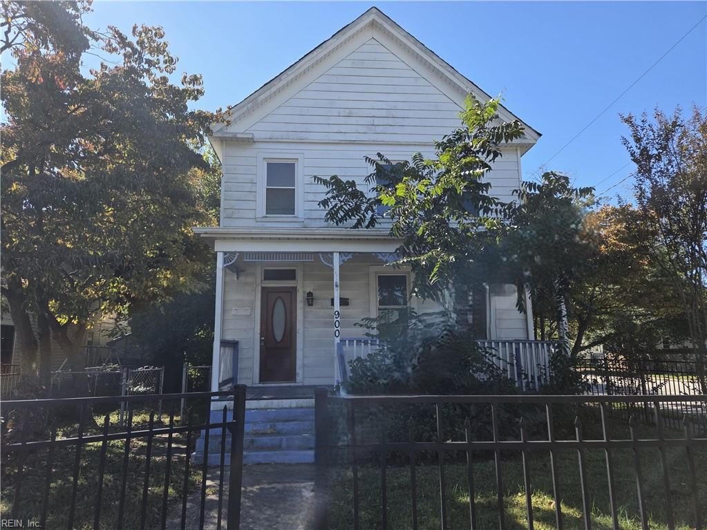 900 E Pembroke Ave Property Photo 1