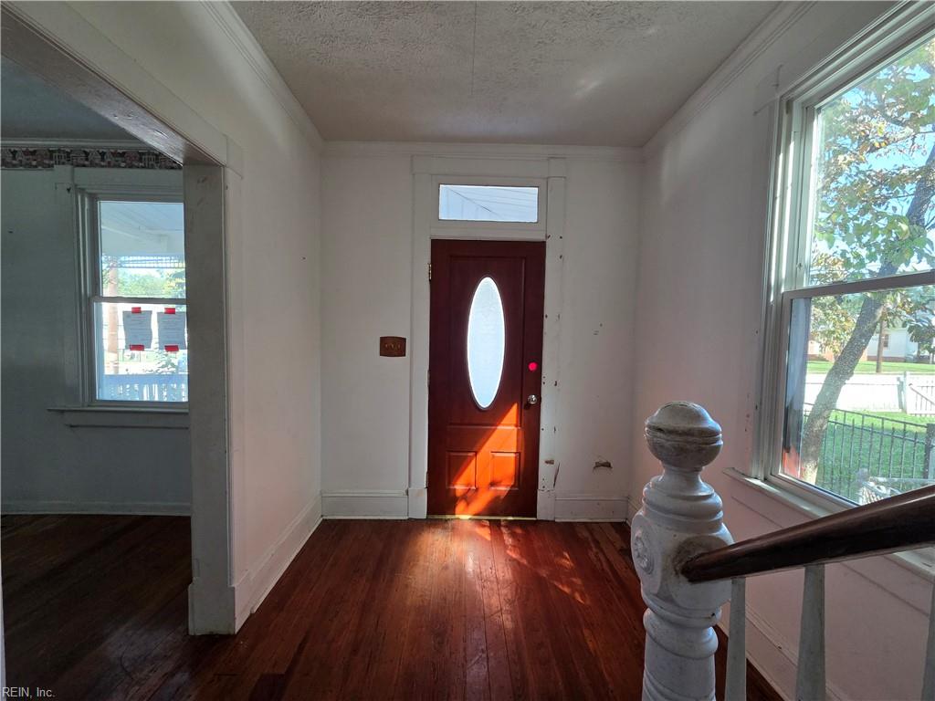 900 E Pembroke Ave Property Photo 3