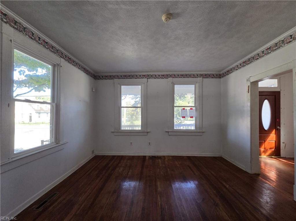 900 E Pembroke Ave Property Photo 5