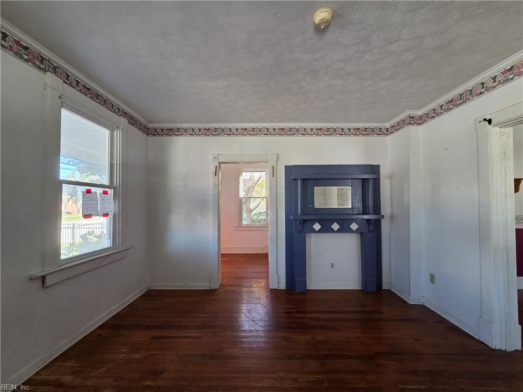 900 E Pembroke Ave Property Photo 6