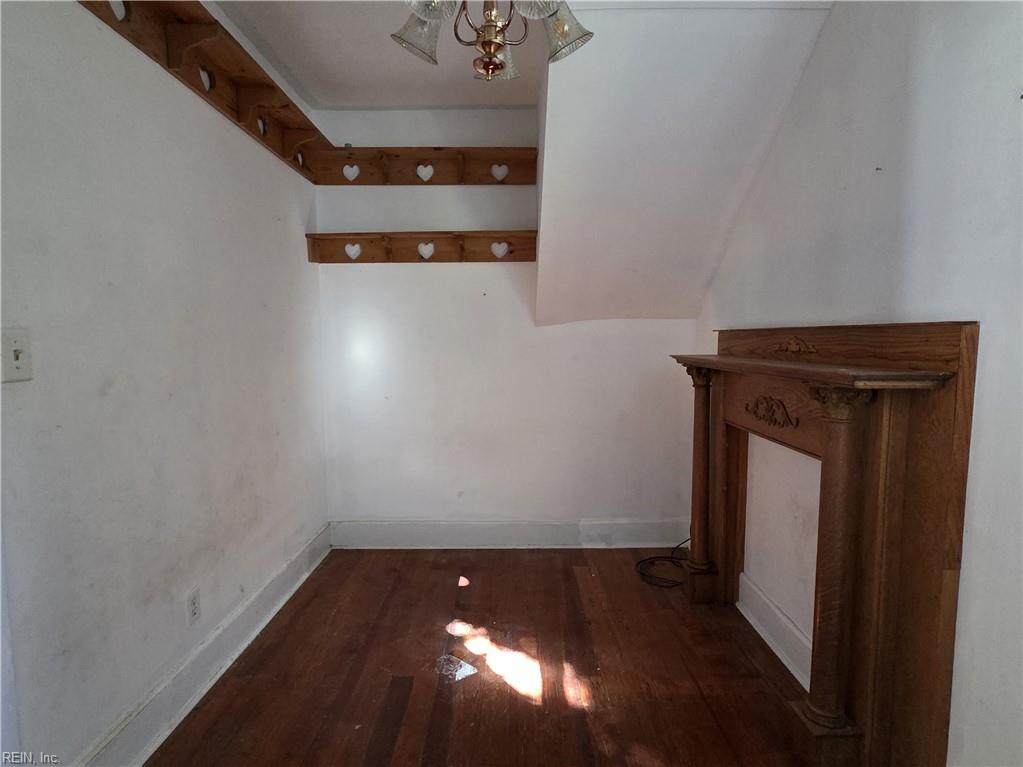 900 E Pembroke Ave Property Photo 17