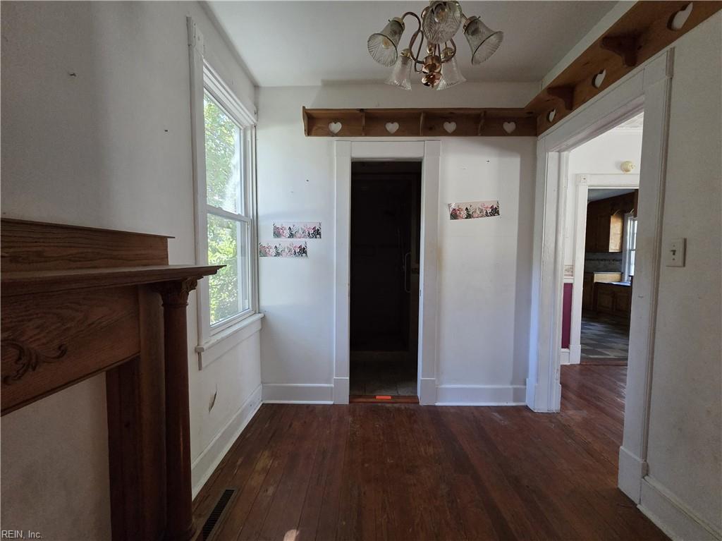 900 E Pembroke Ave Property Photo 18