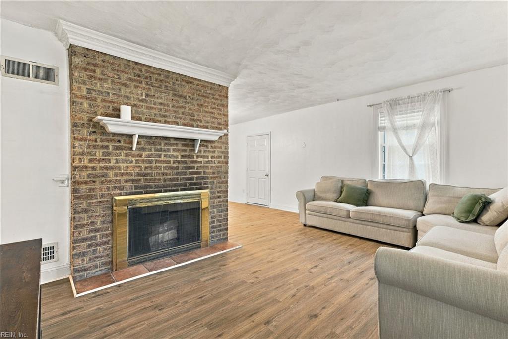 912 Wakefield Ave Property Photo 4