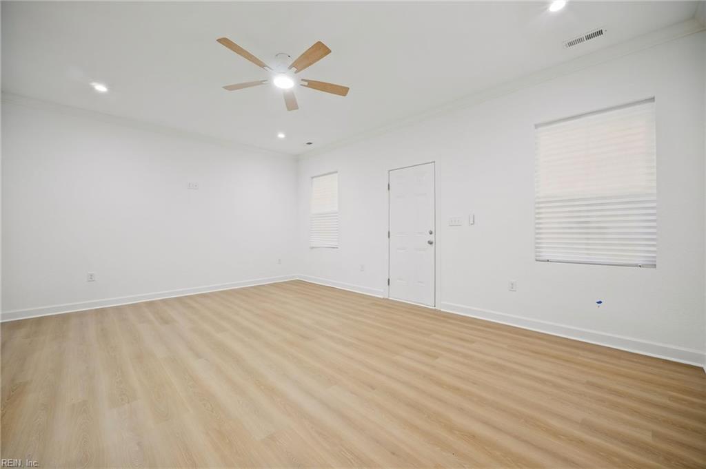 2144 Oregon Ave Property Photo 4