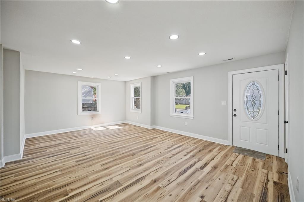4004 Clifford St Property Photo 5