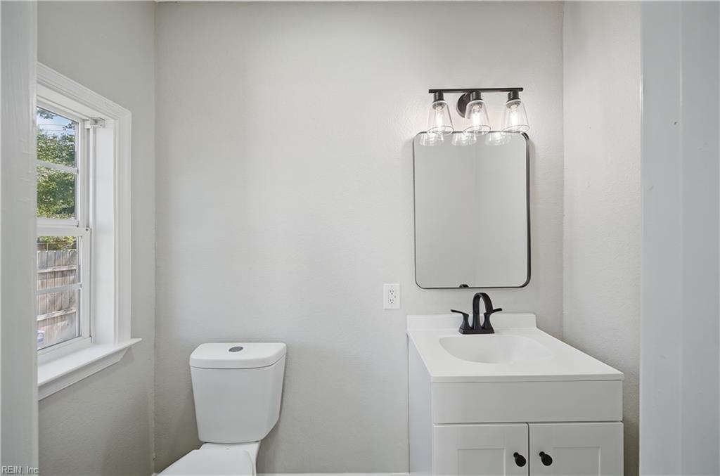 4004 Clifford St Property Photo 19