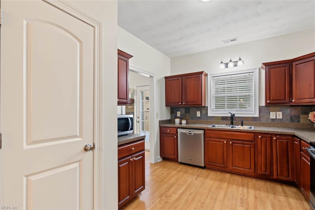 1403 Elder Ave Property Photo 17