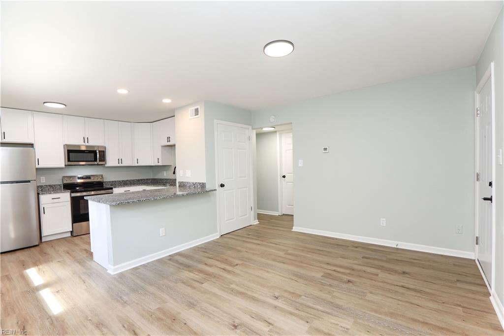 2709 Azalea Garden Rd Property Photo 1